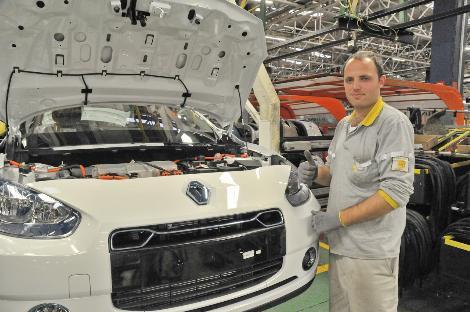 İlk elektrikli Fluence alkışlarla banttan indi