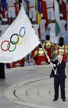 29. Yaz Olimpiyat Oyunları, ''Kuş Yuvası'' olarak adlandırılan 90 bin kişilik Ulusal Stat'ta düzenlenen görkemli bir törenle sona erdi.