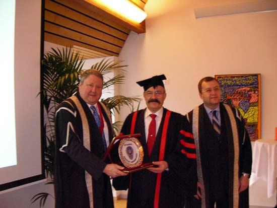 İstanbul Emniyet Müdürü Celalettin Cerrah'a Avrupa Üniversitesi Mütevvelli Heyetince hukuk dalında Fahri Doktor ünvanı verildi. Cerrah ünvanını törenle aldı.