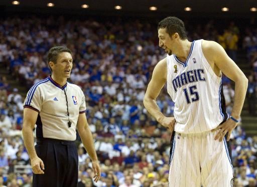 Hidayet'in de forma giydiği NBA final serisi 4. maçında Los Angeles Lakers, Orlando Magic'i uzatmalarda yıkmayı başarırken malesef Hidayet son anlarda kendine bağlanan umutları yıktı