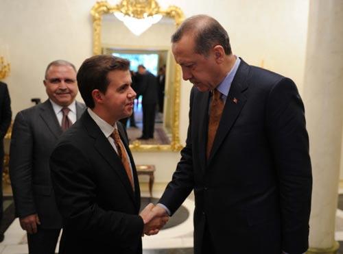 TOPLANTIYA IHLAS YAYIN HOLDING YONETIM KURULU BASKANI MUCAHIT OREN DE KATILDI.