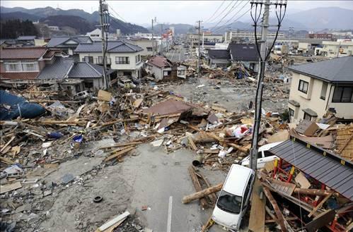 Tsunami sonrası kaos: Tsunami dalgalarının Ofunato kentinde yarattığı kaos