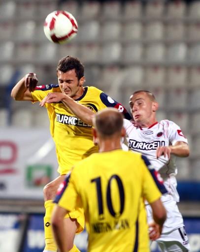 TBMM 90. Yıl Kupası'nın ikinci karşılaşmasında Gençlerbirliği, Ankaragücü'nü 1-0 yenerek finalde Ankaraspor'un rakibi oldu.