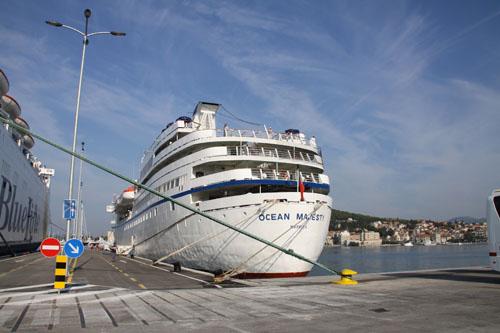 Gemiyle Yunan Adaları ve Dalmaçya sahillerine ilgi büyük. İzmir Limanından hareket eden Ocean Majesty, Haziran ayından bu yana tam 9 bin kişiyi Yunan Adaları ve Hırvatistana götürdü. Sezon sonuna kadar bu sayının 13 bine ulaşması bekleniyor.