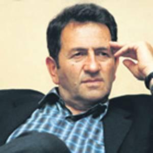 MUSTAFA TAVİLOĞLU
MUDO'nun patronu hızlı giyim zinciri dışında hızlı sanat yatırımlarında da iddialı. Yüzlerce tablosu var. Öncelikle Komet ve Erol Akyavaş gibi ünlü çağdaşları topluyor. Ancak Osman Hamdi'nin en güzel eserlerinden 'Türbe Ziyaretinde İki Genç Kız'ı da onda.