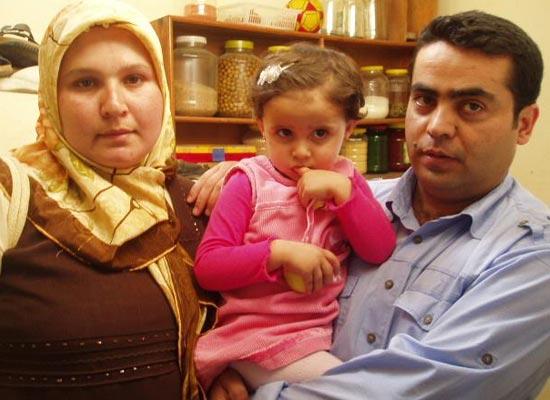 Hatay'ın Belen ilçesinde merkeze bağlı Kıcı köyündeki evlerinde sobadan sızan karbonmonoksit gazından zehirlenerek ölen Murat Ateş (34) ile eşi Sibel (30), çocukları Ayşenur (6) ve Esra Ateş hayatını kaybetti.