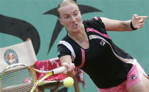 Tek bayanlarda 5 numaralı seribaşı ABD'li Serena Williams, 10 yıl sonra ilk kez 3. turda elenerek hayranlarını şaşırttı. Williams, Slovenyalı Katarina Srebotnik'e 6-4 ve 6-4'lük setlerle 2-0 boyun eğdi.