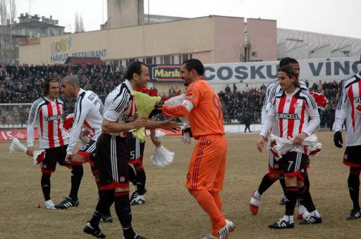 Sivasspor ile Galatasaray arasında oynanan Türkiye Kupası çeyrek final rövanş maçında tur atlayan takımı penaltı atışları belirledi.
