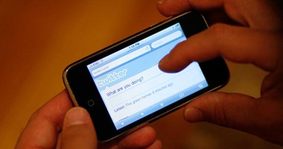 Tweetlerin atıldığı platformlarda, mobil cihazlar önde. Türkiyedeki tweetlerin yüzde 59u mobil cihazlardan, yüzde 41i ise internet tarayıcılarından atılıyor. Mobil cihazlarda ise Blackberry üstünlüğü göze çarpıyor.