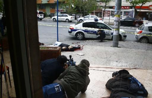 İstanbul'da saatler süren çatışma sırasında siviller de vuruldu. İşte terörün sivil kanı döktüğü anlardan alınan kareler: