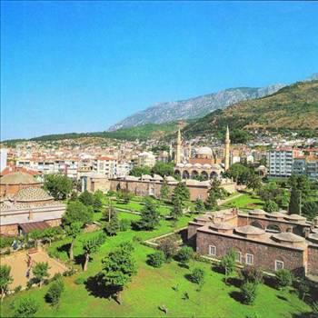 <p>MANİSA Yunanca Magnesya’dan gelmiştir. Türkler burayı alınca Manisa olarak şehrin ismini değiştirdiler.</p>
