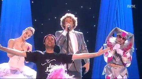 Jimmy Jump'ın Eurovision'da da izledik. 2010'un Mayıs ayında Oslo'da düzenlenen Eurovision Şarkı Yarışması'nda İspanya adına 'Algo Pequenito' adlı şarkısıyla yarışan Daniel Diges'in şovu sırasında sahneye atlayan 'Jimmy Jump', 1880 Euro para cezası sonrasında serbest bırakıldı.