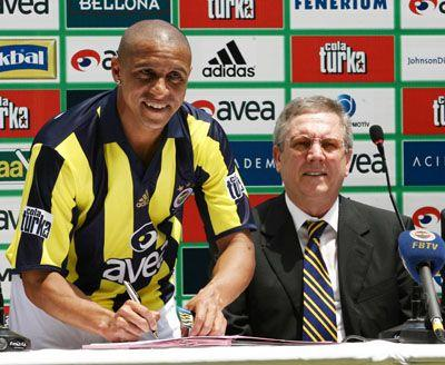 Roberto Carlos, 2007 yılında Real Madrid'ten bonservis bedelsiz olarak alındı
