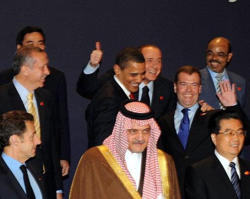 LONDRA ZIRVESINDEKI AILE FOTOGRAFINDA BASBAKAN RECEP TAYYIP ERDOGAN, ABD BASKANI BARACK OBAMA, RUSYA DEVLET BASKANI DIMITRIY MEDVEDEV VE ITALYA BASBAKANI SILVIO BERLUSCONI DE YER ALDI.