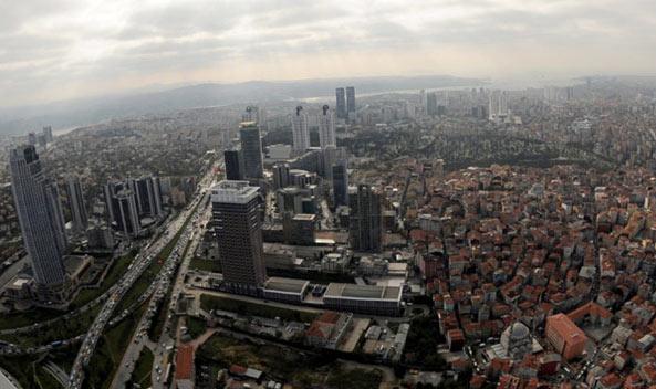 İllere göre tweet dağılımına baktığımızda, İstanbul açık ara farkla önde. Türkiyedeki tweetlerin yüzde 58i İstanbuldan, yüzde 13ü Ankaradan ve yüzde 11de İzmirden atılıyor. Bursa, Adana, Samsun ve Trabzon ise yüzde 18lik bir pay oluşturuyor.