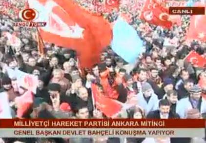 MHP'nin Ankara Tandoğan'da "Bin Yıllık Kardeşliği Yaşa ve Yaşat" mitingi düzenledi. Haber 7'nin naklen yayınladığı mitingde konuşan Bahçeli yine çok sert sözler kullandı, kalabalığa sorular sordu, sözler aldı...