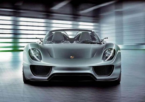 10. sırada Porsche 918 Spyder var.