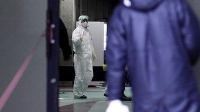 Japonya'da sızan radyasyondan etkilenenler tecrit ediliyor. Nihonmatsu'da radyasyona maruz kalan bir genç özel bölümün arkasında annesiyle ve köpeğiyle vedalaştı. Göz yaşartan ayrılık dünyaya böyle yansıdı.