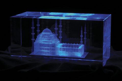 Tarihi eserler Miniatürk'deki maketlerinin ardından şimdi de kristal olarak, 'Kristal İstanbul'da görücüye çıktı.