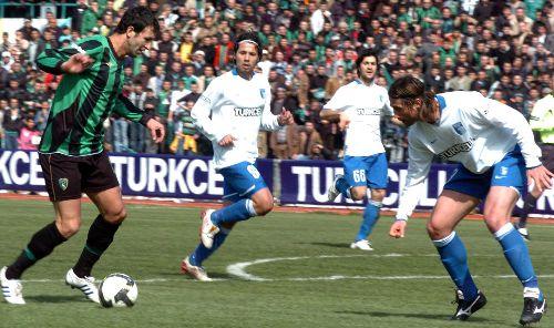 Süper Lig'de dipten kurtulma mücadelesi veren ve oynadığı oyunla göz dolduran Kocaelispor, konuk ekip Ankaraspor'u 3-1 yendi.