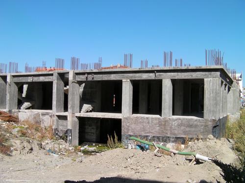 BBP Genel Başkanı Muhsin Yazıcıoğlu'nun vefatı &uuml;zerine adı "Muhsin Yazıcıoğlu Camii ve K&uuml;lliyesi" olarak değiştirilen Şarkışla Merkez Camisinin yapımı mahkeme kararıyla durduruldu.