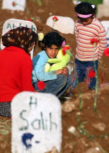 Mardin'in Mazıdağı ilçesine bağlı Bilge köyünde 3 gün önce yaşanan ve 44 kişinin ölümüne yol açan saldırının matemi sürüyor.