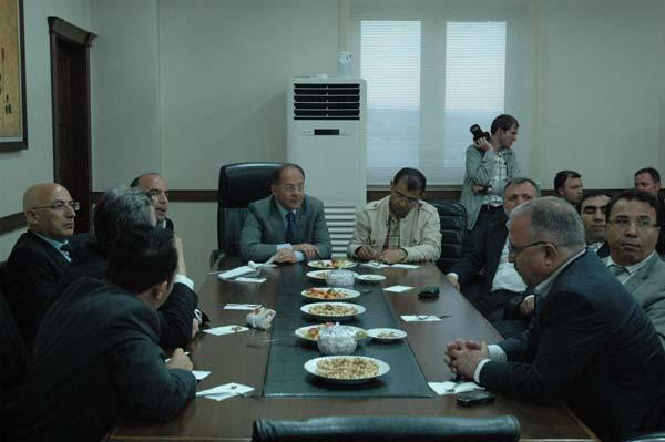 Sağlık Bakanı Recep Akdağ, ulusal basının yöneticilerini seçim bölgesi ve memleketi Erzurum'da ağırladı. Akdağ, gazetecilere şehri bizzat gezdirdi. Gezinin sonu keyifli bir geceyle bitti.