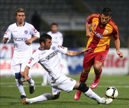 Geçen hafta şampiyonluğa havlu atan G.Saray, UEFA umutlarını sürdürmek istiyordu. Ancak Hacettepe hesapları alt-üst etti.
