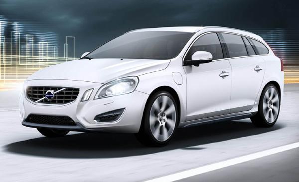 <p><strong>VOLVO</strong> V60 Plug-in Hybrid’in pazara sunulması için çalışmalar sürüyor. Mart ayındaki Cenevre Fuarı’nda tanıtılacak olan lüks hatchback V40 da ajandada yer alıyor.</p>