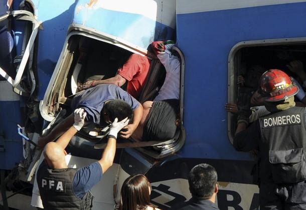 Arjantin'in başkenti Buenos Aires'te meydana gelen ve 49 kişinin öldüğü, en az 600 kişinin yaralandığı tren kazası adını en büyük tren kazaları arasına yazdırdı.