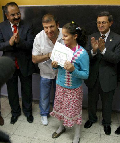 2008-2009 Eğitim - Öğretim yılı sona erdi. İlköğretim ve ortaöğretim okullarında eğitim gören yaklaşık 15 milyon öğrenci karne alarak tatile girdi. Kiminde hüzün kiminde sevinç vardı: