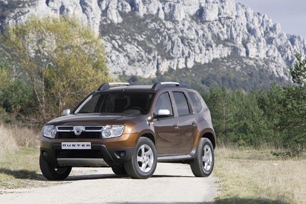 <strong>DACIA: </strong>1.6 benzinli ve 1.5 litrelik dizel versiyonları bulunan Duster, Türkiye'de satılan en uygun fiyatlı SUV olarak dikkat çekiyor. 31 bin liradan başlayan fiyatlarla sunulan aracın giriş versiyonu olan benzinli motor, 105 beygir güç ve 148 nm tork üretiyor. Bu motorla aracın ortalama tüketimi 100 kilometrede 7.5 litre.<br /><br />
