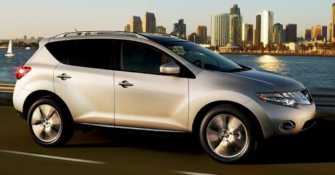Nissan: Japon markanın tüketicileri bekleyen iki önemli yeniliği olacak. Yeni Muranonun 190 beygir gücündeki 2.5 litrelik dizel motoruyla 2011in ilk yarısında satışa sunulması planlanıyor. Pick-up segmentini lüks donanım ekipmanlarıyla tanıştıran Navaranın en güçlü versiyonu ilk 6 ayda gelecek.