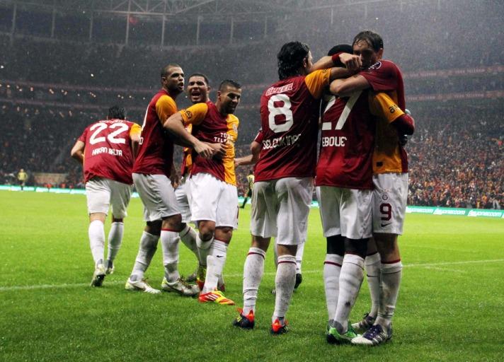 Biri babama sakinleştirici ilaç getirsin lütfen acilll. Gollere dayanamıyor...