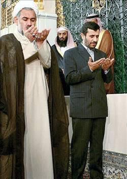 *Evde karıma yardım ederim.
*Cumhurbaşkanı olmadan önce evde çok fazla vakit geçirirdim. Hatta alışverişleri ben yapardım. Şimdi işten fırsat bulduğum zamanlarda karıma mutfakta yardım ediyorum.