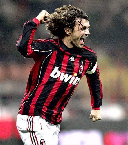 "Hiçbir kuvvet beni bu stadda 25.000 kişi olduğuna inandıramaz! Dida'yı bir kere bile duyamadım"
Galatasaray mağlubiyeti sonrası Milan kaptanı Paolo Maldini'nin sözleri...