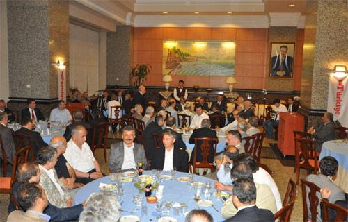 Yeni Vali Hüseyin Avni Mutlu, İstanbullular'a ilk mesajını Dostlar Meclisi'nde yaptığı konuşma ile verdi. Vali Mutlu, makamların geçici olduğuna dikkat çekti ve kalıcı olanın dostluklar olduğunu söyledi. "13 milyon dostum var" dedi.
