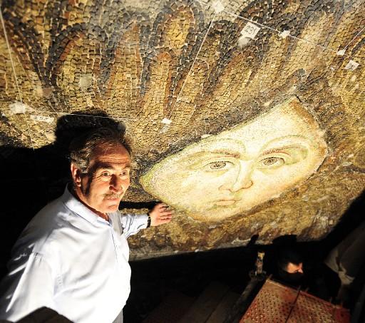 160 yıldır üstü kapalı olarak korunan Bizans sanatının en önemli ve güzel örneklerinden serafim mozaiğinde yer alan melek figürlerini en son Sultan Abdülmecit Han görmüş.
