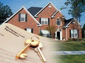 Yapı Krediden Çınar Mortgage

Özel mortgage paketleri için hazırlıklarını sürdüren Yapı Kredi Bankası, şu günlerde Çınar Mortgage Paketi ile gündemde. Yapılan açıklamaya göre Çınar Mortgage Paketi, müşterilere konut kredisi açılış ücretinde yüzde 15 indirim ve Yuvam Konut Sigortasında yüzde 10 indirim kazandırıyor. Ayrıca, paketle birlikte hesap işletim ücreti ve kredi kartı yıllık üyelik ücretinde muafiyet ile birlikte 40TLye kadar Worldpuan, ücretsiz Medline acil sağlık hizmeti gibi bankacılık ve bankacılık dışı hizmetlerde birçok avantaja da sahip olunabildiğinin dile getirildiği açıklamada şu ifadelere de yer verildi: Konut kredilerinin, bankamızın genel kredileri içindeki payı 2008de yüzde 8.2 iken 2009da yüzde 9.8e yükseldi. Bu artış, aynı zamanda Yapı Kredi olarak konut kredilerine verdiğimiz önemin de bir göstergesi. Aynı artışın önümüzdeki yıllarda da devam edip süreklilik kazanacağına inanıyoruz.

Yapı Krediden yapılan açıklamada vade ve faiz oranları hakkında da bilgi verildi. Buna göre, 112 ay vadede yüzde 0.89luk faizi olan banka, bu oranı 13-48 ay vadede yüzde 0.92, 49-60 ay vadede yüzde 0.95, 61-120 ayda ise yüzde 1.05 olarak uyguluyor.