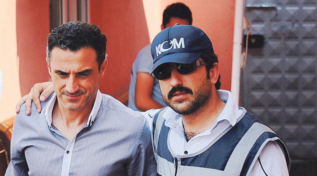 TAYFUR HAVUTÇU 12 YIL

Beşiktaş Teknik Direktörü Tayfur Havutçunun 11 Mayıs 2011 günü oynanan Beşiktaş- İBB Spor kupa final maçında şike yapmak suçundan 5 yıldan 12 yıla kadar hapsi talep edildi.

Havutçu savcılıkta kendisini şöyle savunmuştu: Kupa maçından 1-1,5 ay kadar önce yönetimden İbrahim Akın ve İskender Alının transfer edilmesini istedim. Yusuf Turanlının Serdar Adalıya ulaşamadığını, bu konuda yardım istemesi üzerine Ahmet Ateşe durumu söyledim. Bu yüzden Ahmet Ateş aracılığıyla görüşme gerçekleşti. Daha sonra ise transfer gerçekleşmedi.