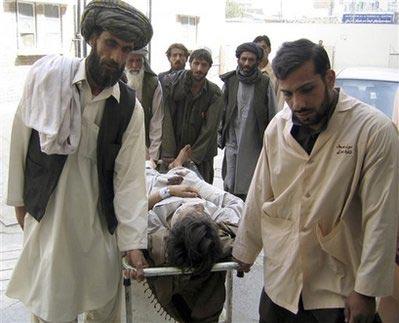 Pakistan'ın Belucistan eyaletinde meydana gelen şiddetli deprem sonrası bölgeden objektiflere bu kareler yansıdı