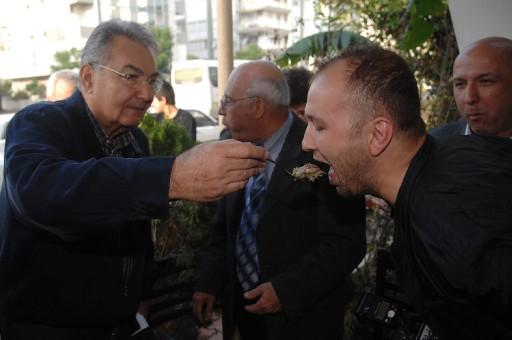 Baykal bayram namazını torunları ile dedesinin imam olduğu camide kıldı