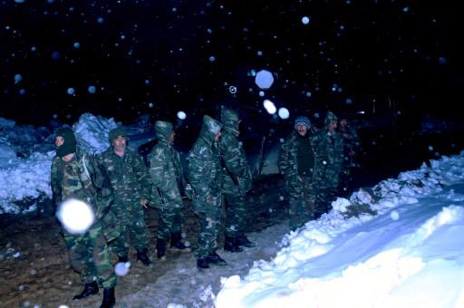 BBP lideri Yazıcıoğlu'nu taşırken düşen hekikoptere ulaşma çabaları aralıksız sürüyor. Helikopter için adeta bir ordu seferber edildi...