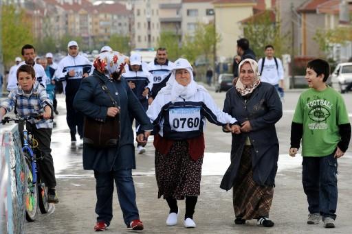 Pursaklar Belediyesi tarafından geleneksel hale getirilen ''Dedeler ve Neneler Koşusu''nun 3'üncüsü bugün yapıldı.
