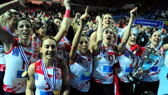 Vakıfbank Güneş Sigorta Türk Telekom'un antrenörlüğünü İtalyan Giovanni Guidetti yapıyor...