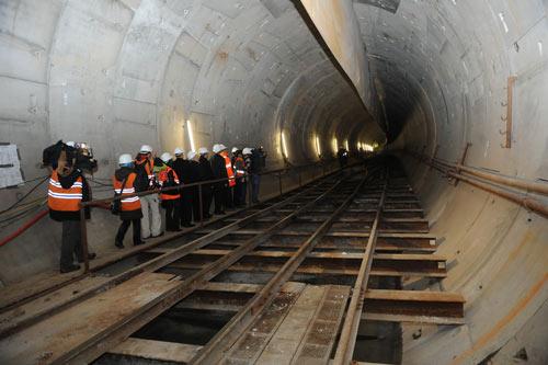 Üsküdar Belediyesi, bugüne kadar yapılan çalışmaları basına tanıtmak amacıyla Marmarayın Üsküdar girişinden itibaren bir bilgilendirme gezisi düzenledi. Belediye Başkanı Mustafa Karanın tanıtımında gerçekleştirilen geziye çok sayıda basın mensubu katıldı.