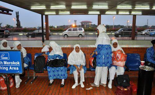 İlerlemiş yaşına rağmen Peygamberimiz Hz. Muhammed (s.a.v) sevgisi ile Umre yolculuğuna &ccedil;ıkan Hajerah teyze, giydiği elbiseleri ve heyecanı ile adeta &ccedil;ocuklar gibi neşeli g&ouml;z&uuml;k&uuml;yordu. 
Havaalanında kutsal topraklara ziyaret &ouml;ncesi Cihan'a konuşan Hajerah, daha &ouml;nce hi&ccedil; Hacca gitmediğini s&ouml;yl&uuml;yor.