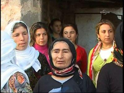 PKK'lıların Mahmur'dan ayrılışı esnasında kampda bulunanlar uğurlama töreni düzenledi...