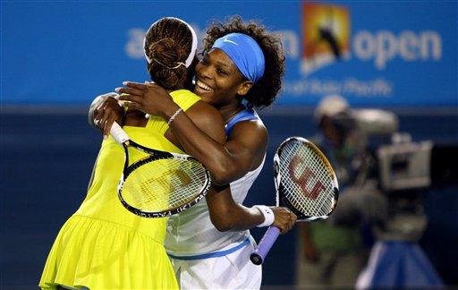Avustralya Açık'ta ilk şampiyonlar belli oldu. Serena Williams ve Venus Williams kardeşler, Wimbledon ve Olimpiyatlar'da olduğu gibi şampiyonluğu kimseye kaptırmadı