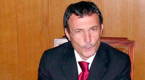 Recep Yazıcıoğlu: Tokat, Aydın, Denizli ve Erzincan illerinin eski valisi olan Yazıcıoğlu, görev yaptığı tüm illerde "Süper Vali" lakabını aldı. 2 Eylül 2003'te Eskişehir-Ankara Yolu üzerindeki Temelli Beldesi yakınlarında geçirdiği trafik kazasından 2 gün sonra bitkisel hayata girdi, 8 Eylül 2003 tarihinde de hayatını kaybetti.